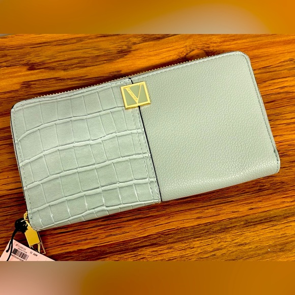 VICTORIA’S SECRET~The Victoria Wallet 300W Palm Croc NWT - Picture 1 of 6